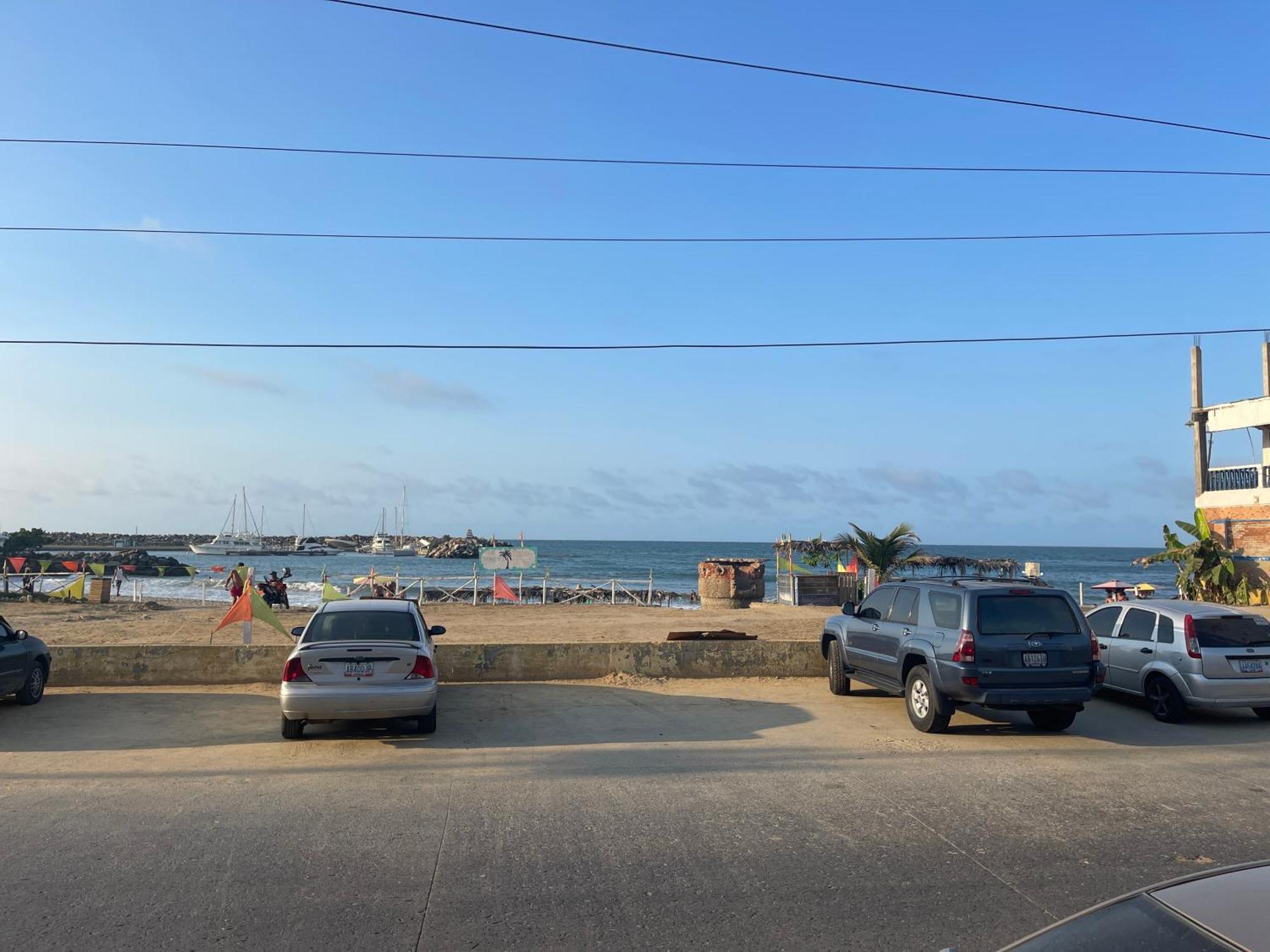 Hotel Brisas Del Mar 2022 Catia La Mar Bagian luar foto